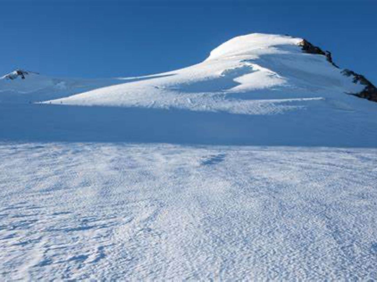 Bishorn two-day high-altitude tour for experienced climbers from the Tracuit hut
