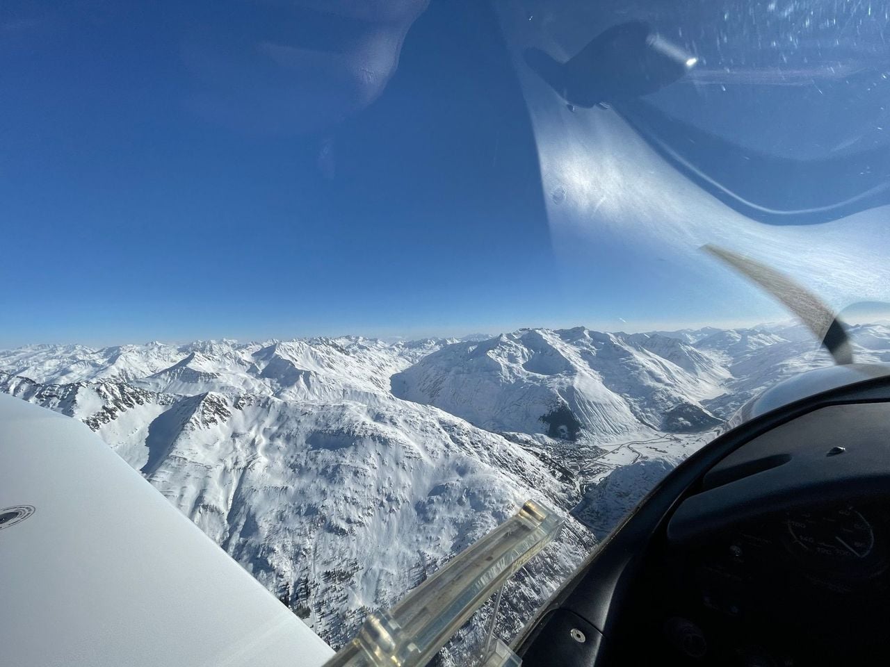 "Alpine Voyage" 90 min Rundflug ab Hausen am Albis