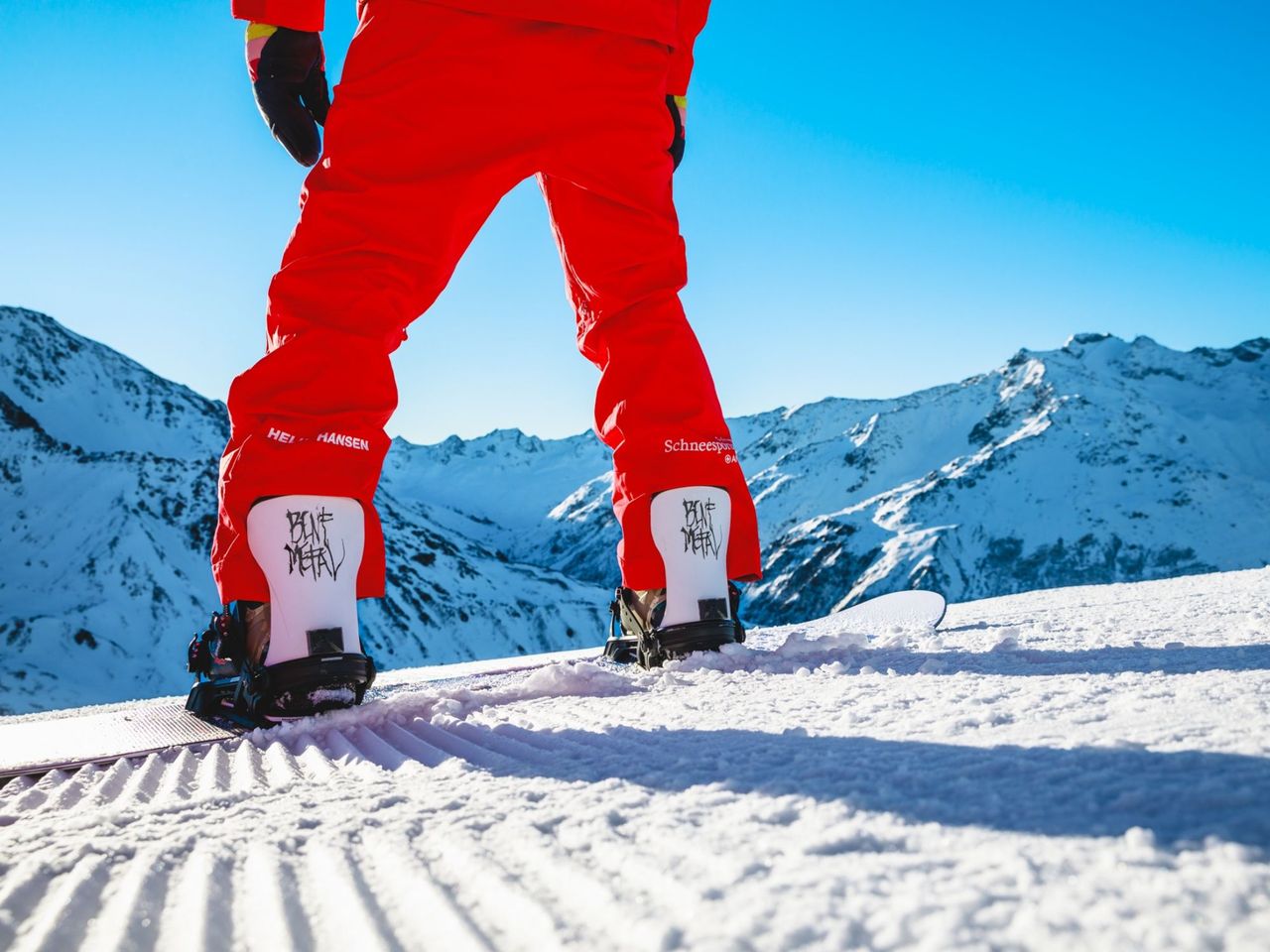 Private snowboard lessons for all ages in Andermatt