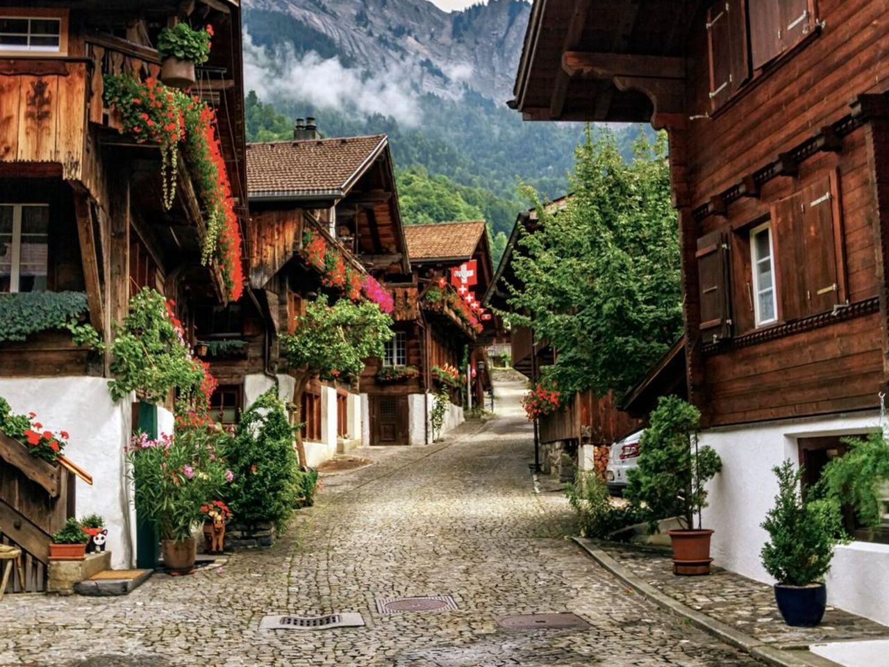 From Lauterbrunnen: private full-day tour to lakes, waterfalls, and mountain villages