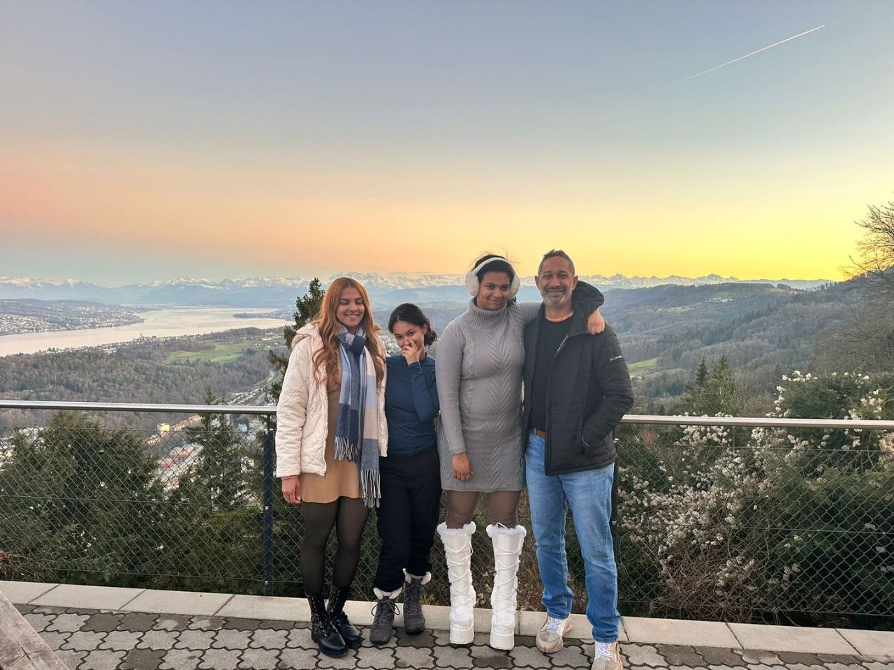 Full day in Zurich with Felsenegg cable car private tour
