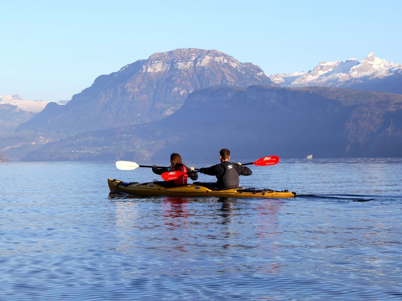 Winter Kajak Trip Vierwaldstättersee