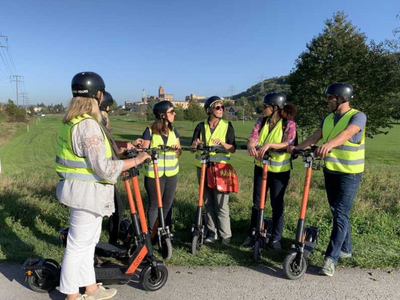 Tour en patinete eléctrico para grupos "de granjeros, cerveceros y cervezas"
