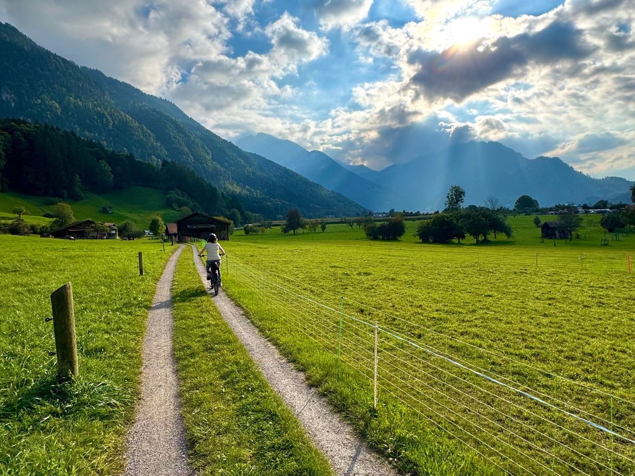 "Seen, Ruinen und Aussichtspunkte" - entdecke Interlaken mit dem E-Bike
