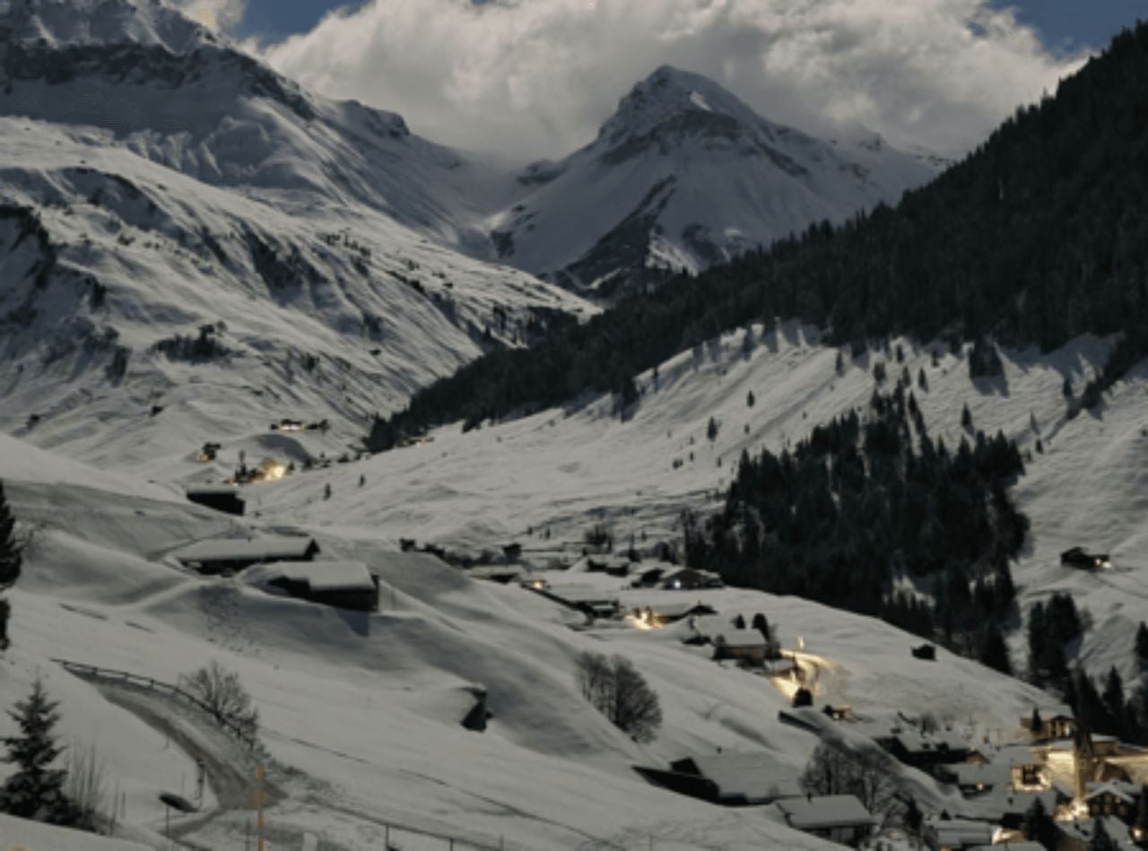 Vollmond- und Mondschein Schneeschuhtour mit Fondueplausch