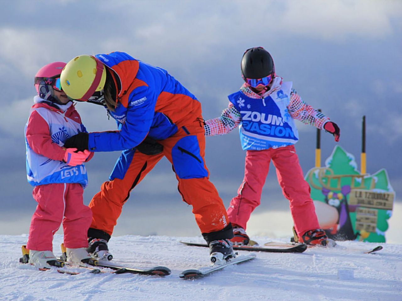 Skischule  Gruppe für Kinder in La Tzoumaz