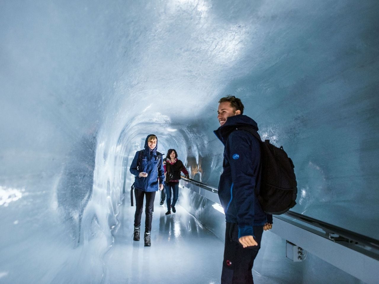 Von Lausanne: Bustour nach Interlaken und zum Jungfraujoch