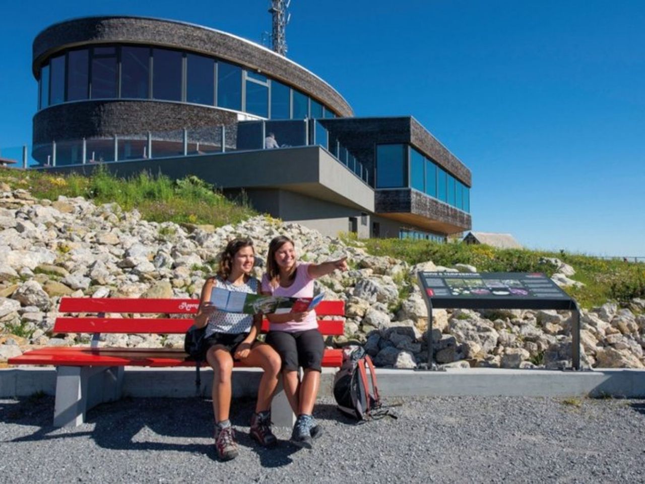 From Zurich: Day tour of mountains, farm, and cheese