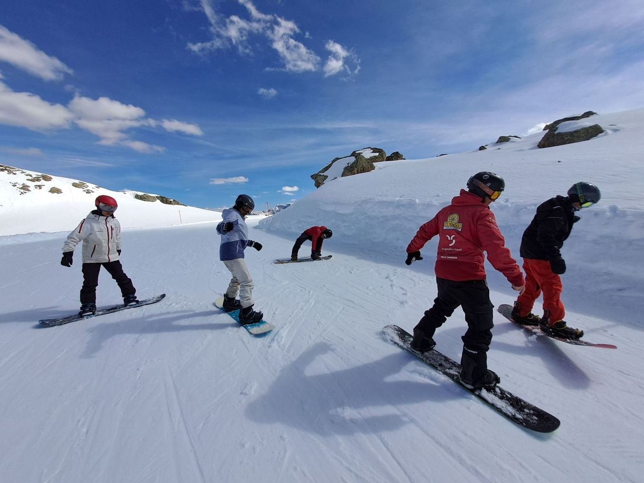 Snowboard lessons for children and adults in Scuol
