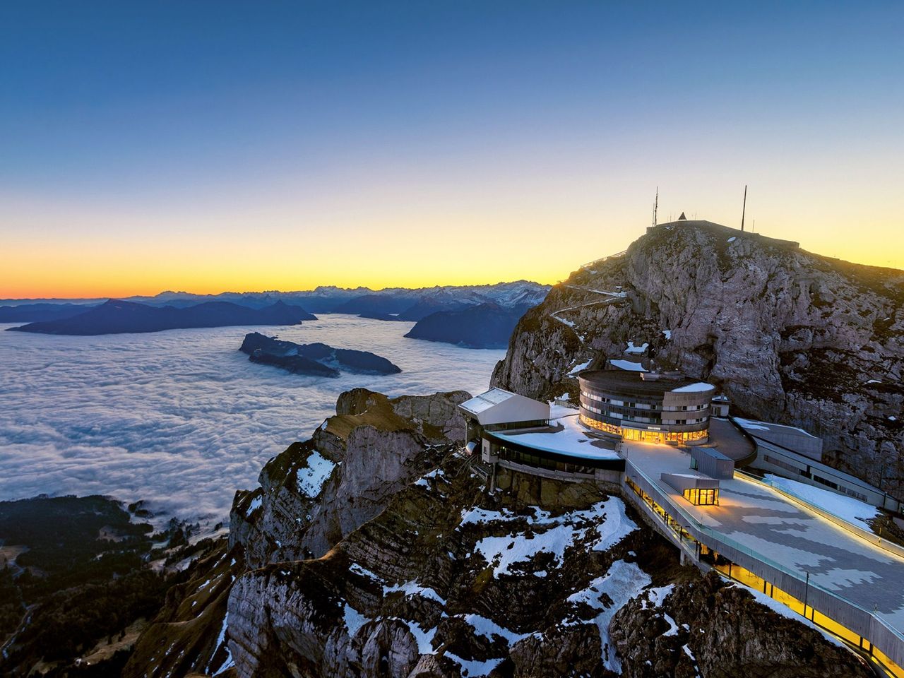 In Zurich: Bus tour to Pilatus with Golden Round Trip