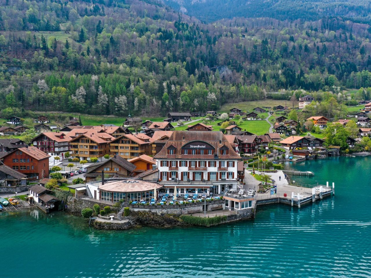 From Lauterbrunnen: private full-day tour to lakes, waterfalls, and mountain villages