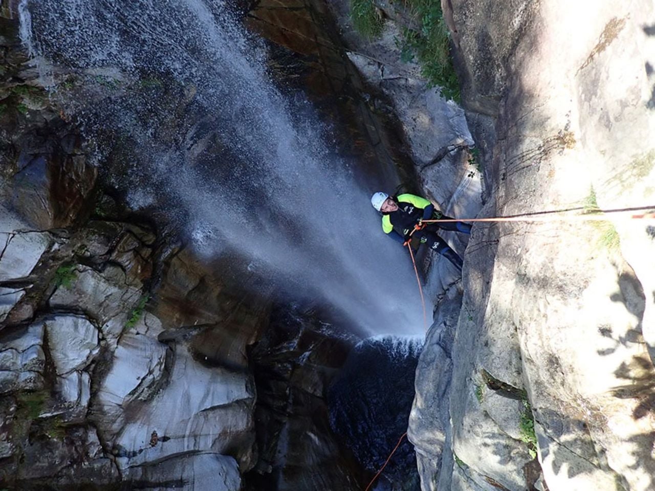 Iragna Schlucht Canyoning inferiore für Fortgeschrittene ab Riviera