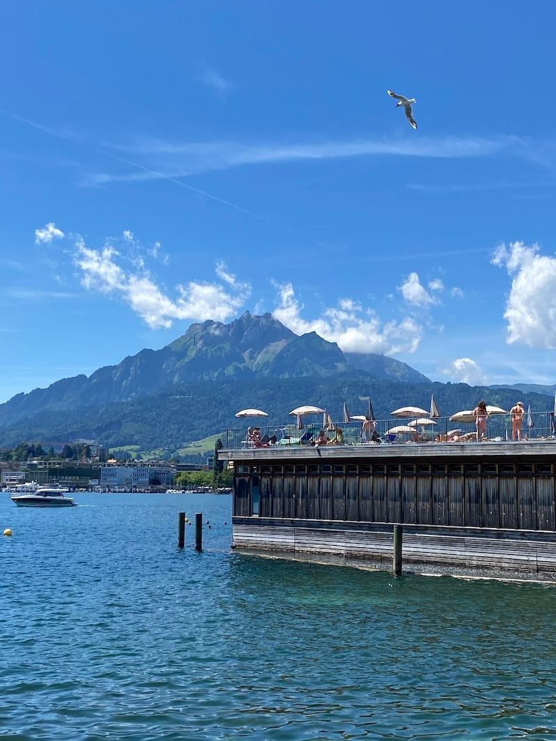 Private lakeside walk to villas and castles in Meggen from Lucerne