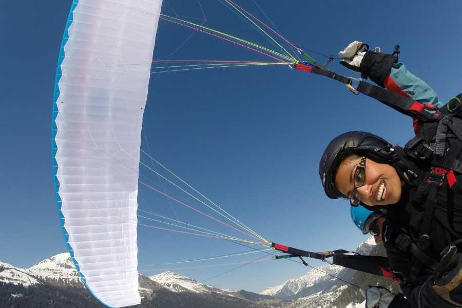 Davos Gleitschirmfliegen zu zweit mit Iglu Übernachtung