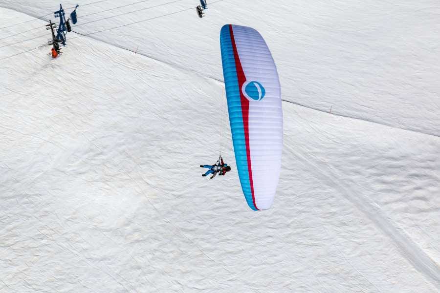 Klosters Gleitschirmfliegen mit Privatpilot halber Tag