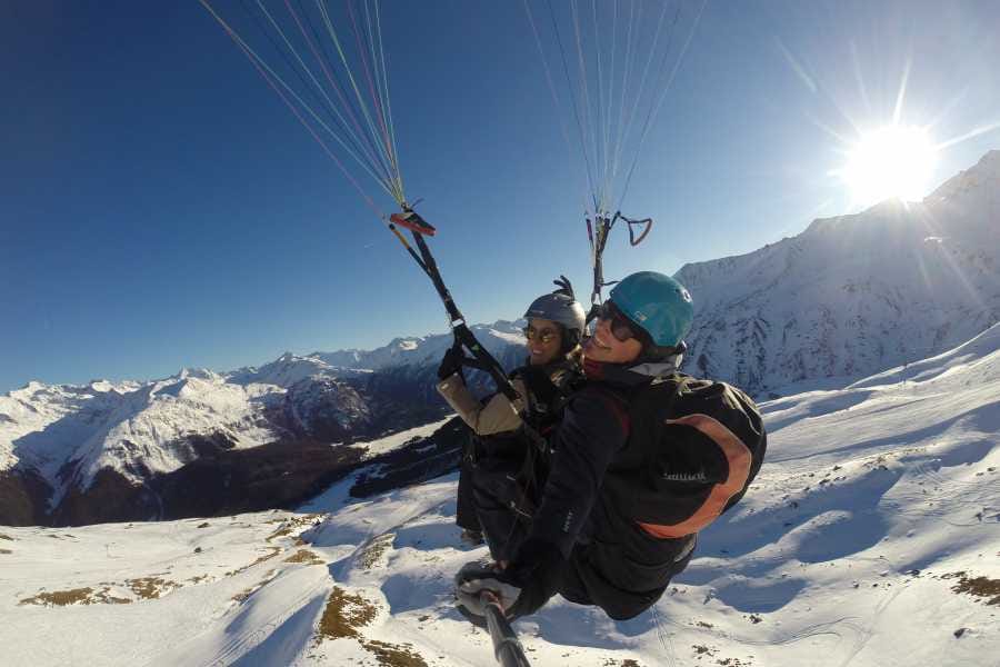 Klosters Gleitschirmfliegen mit Privatpilot halber Tag