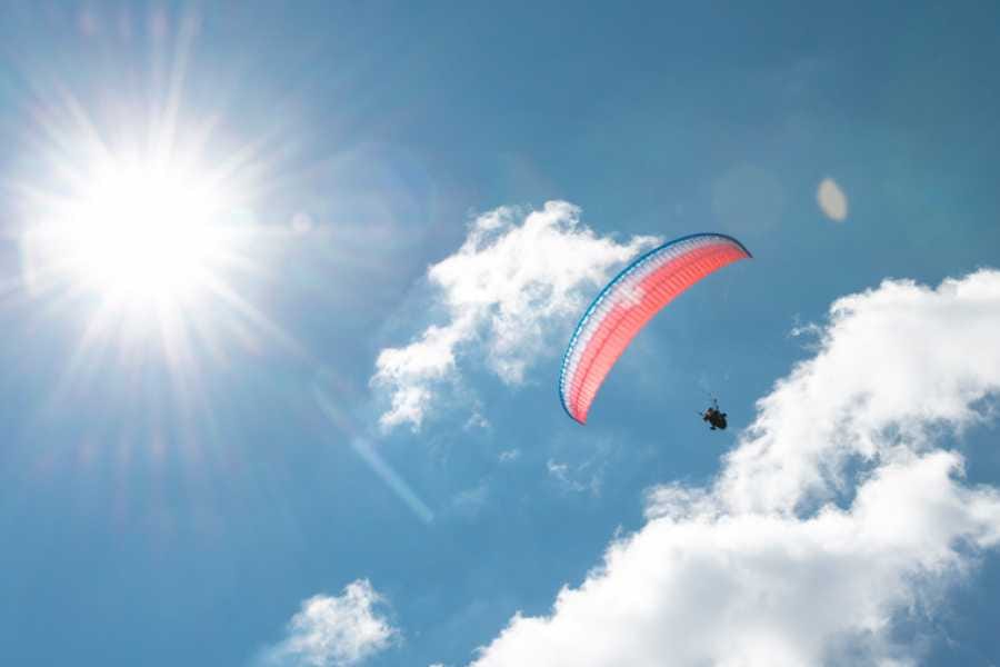 Klosters Gleitschirmfliegen mit Privatpilot halber Tag