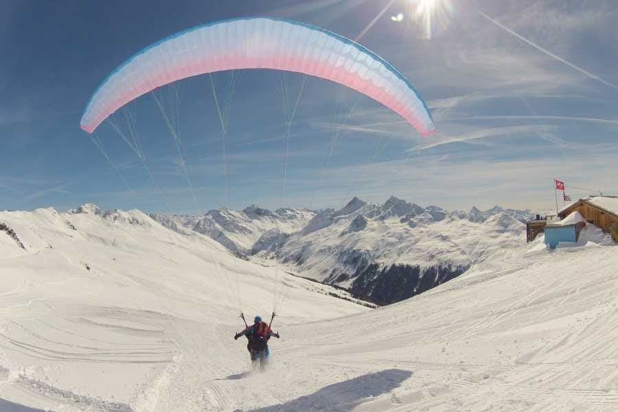 Davos Gleitschirmfliegen zu zweit mit Iglu Übernachtung
