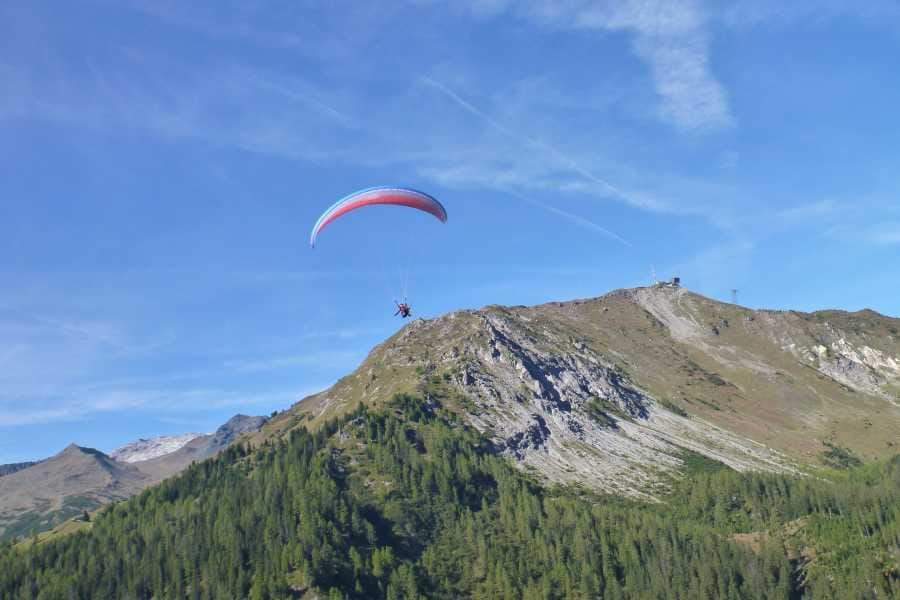 Klosters Gleitschirmfliegen mit Privatpilot halber Tag