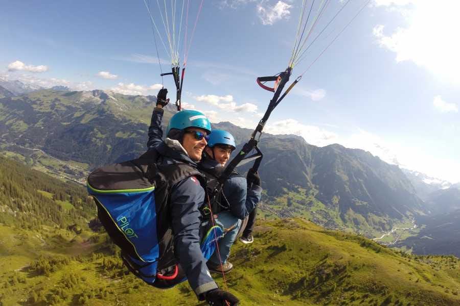 Klosters Gleitschirmfliegen mit Privatpilot halber Tag