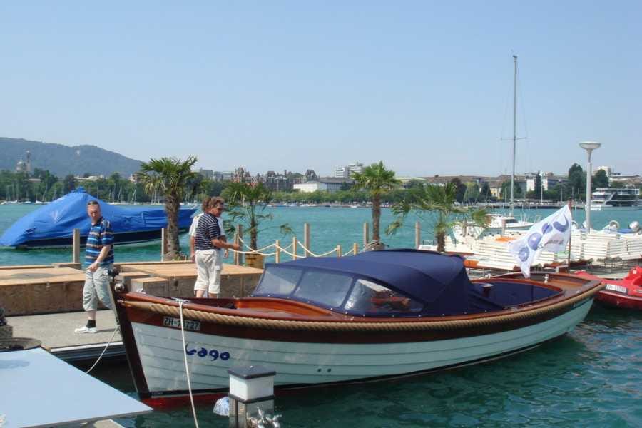 Water sports fun on Lake Zurich from Zurich