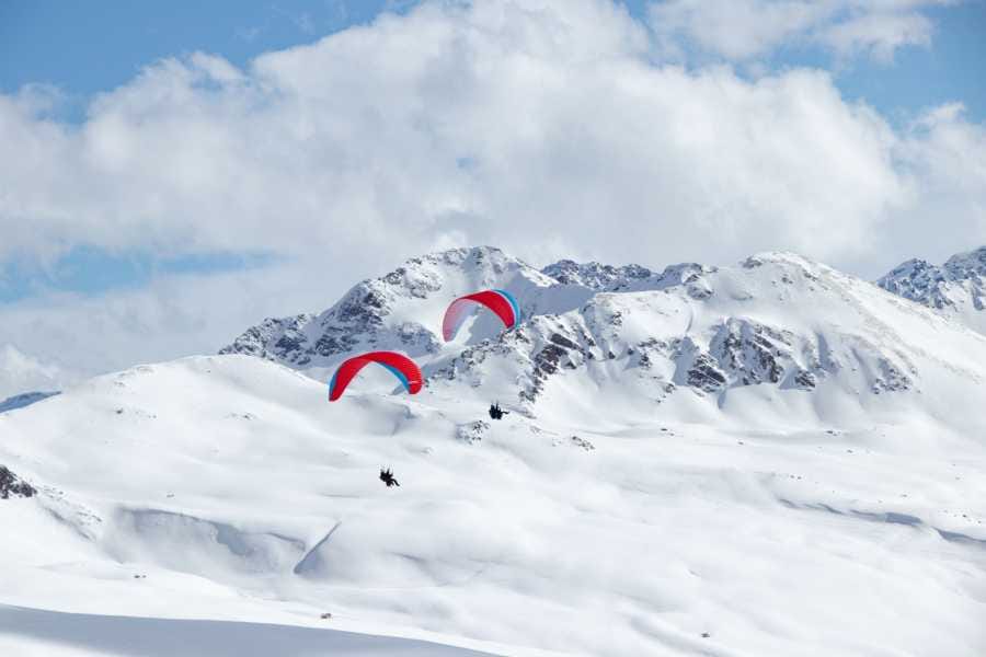 Davos Gleitschirmfliegen zu zweit mit Iglu Übernachtung