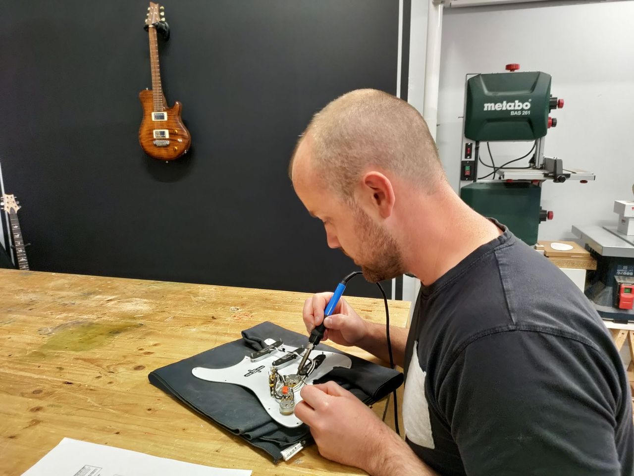 “Eigene E-Gitarre herstellen” Gitarrenbaukurs in Etoy am Genfersee