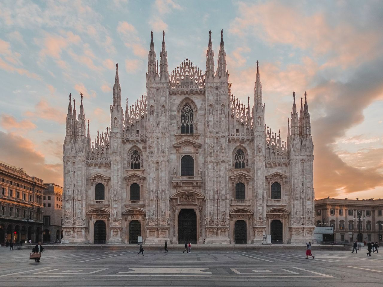 Nach Flughafen Mailand Malpensa: Transfer im Minibus