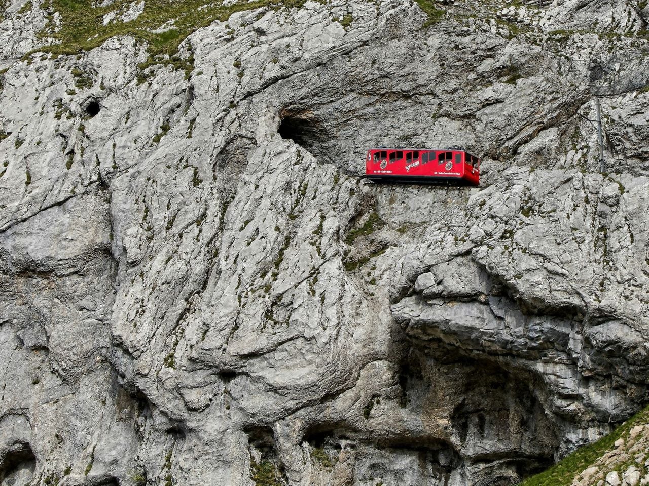 In Zurich: Bus tour to Pilatus with Golden Round Trip