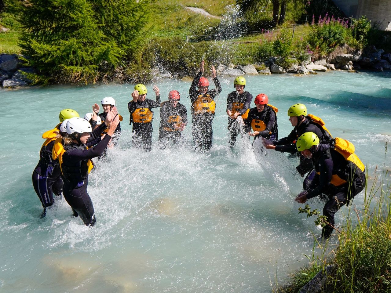 Whitewater Action Rafting auf der Lütschine ab Interlaken 