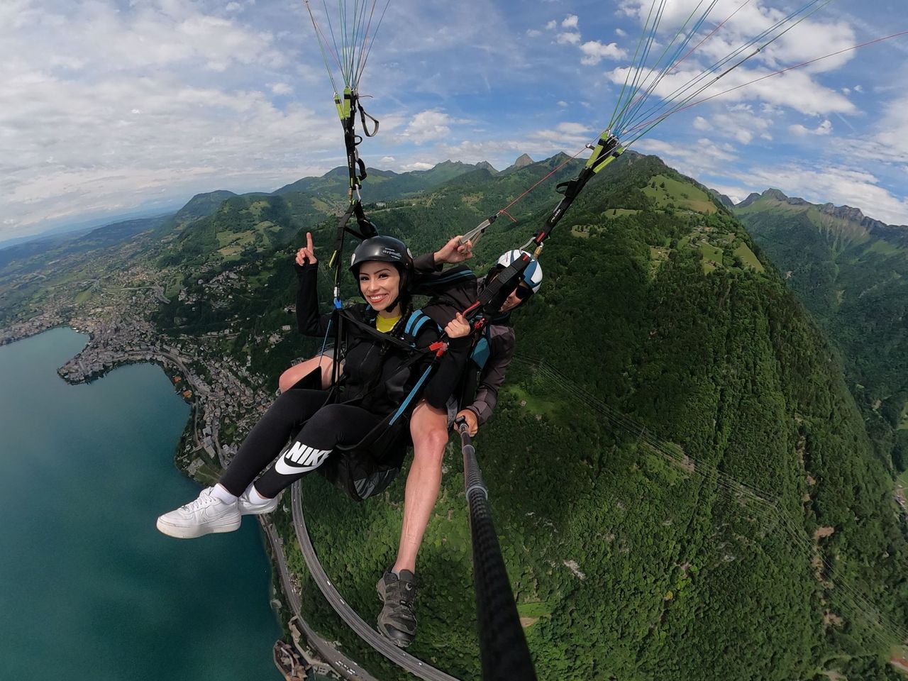 Montreux Gleitschirmfliegen Tandem über der Riviera