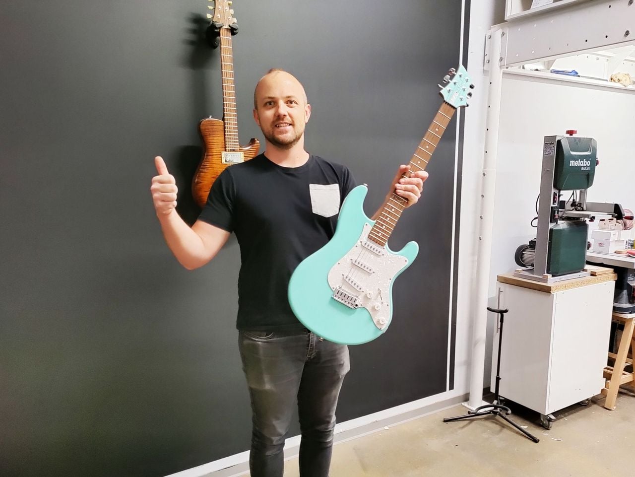 “Eigene E-Gitarre herstellen” Gitarrenbaukurs in Etoy am Genfersee