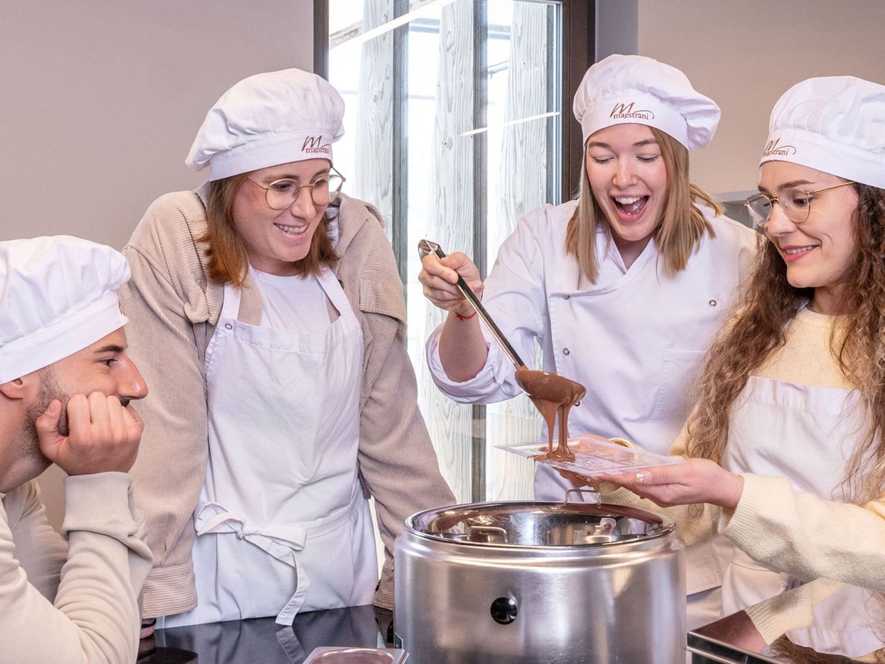Ab Zürich: Bustour zum Rheinfall, Chocolarium und Appenzeller Schaukäserei 