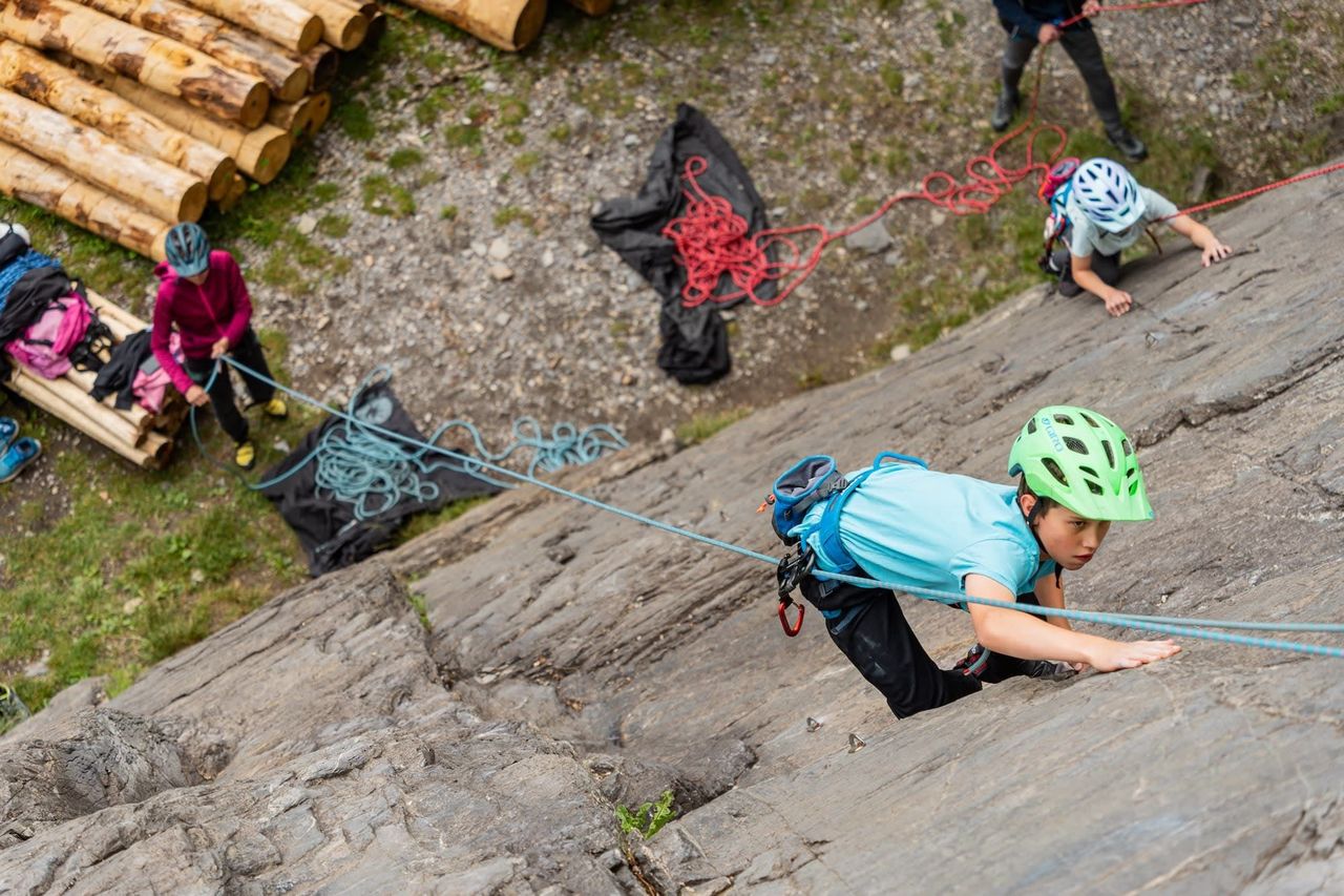 Kletterkurs für Einsteiger im Klettergarten im Churer Rheintal
