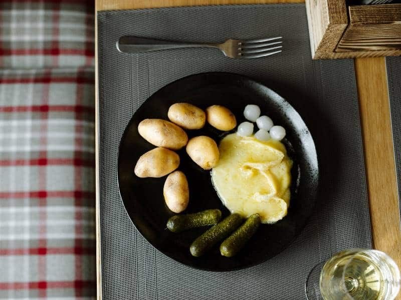 Raclette à discrétion dans la cabane à raclette de l’Engstligenalp