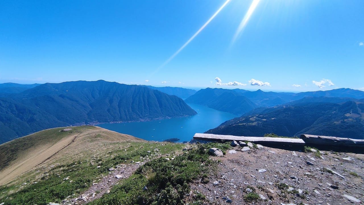 Tour panoramico guidato in e-bike sopra il lago di Como