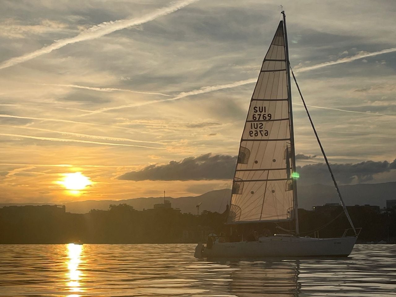 Privater Segelboot Ausflug in den Sonnenuntergang ab Genf
