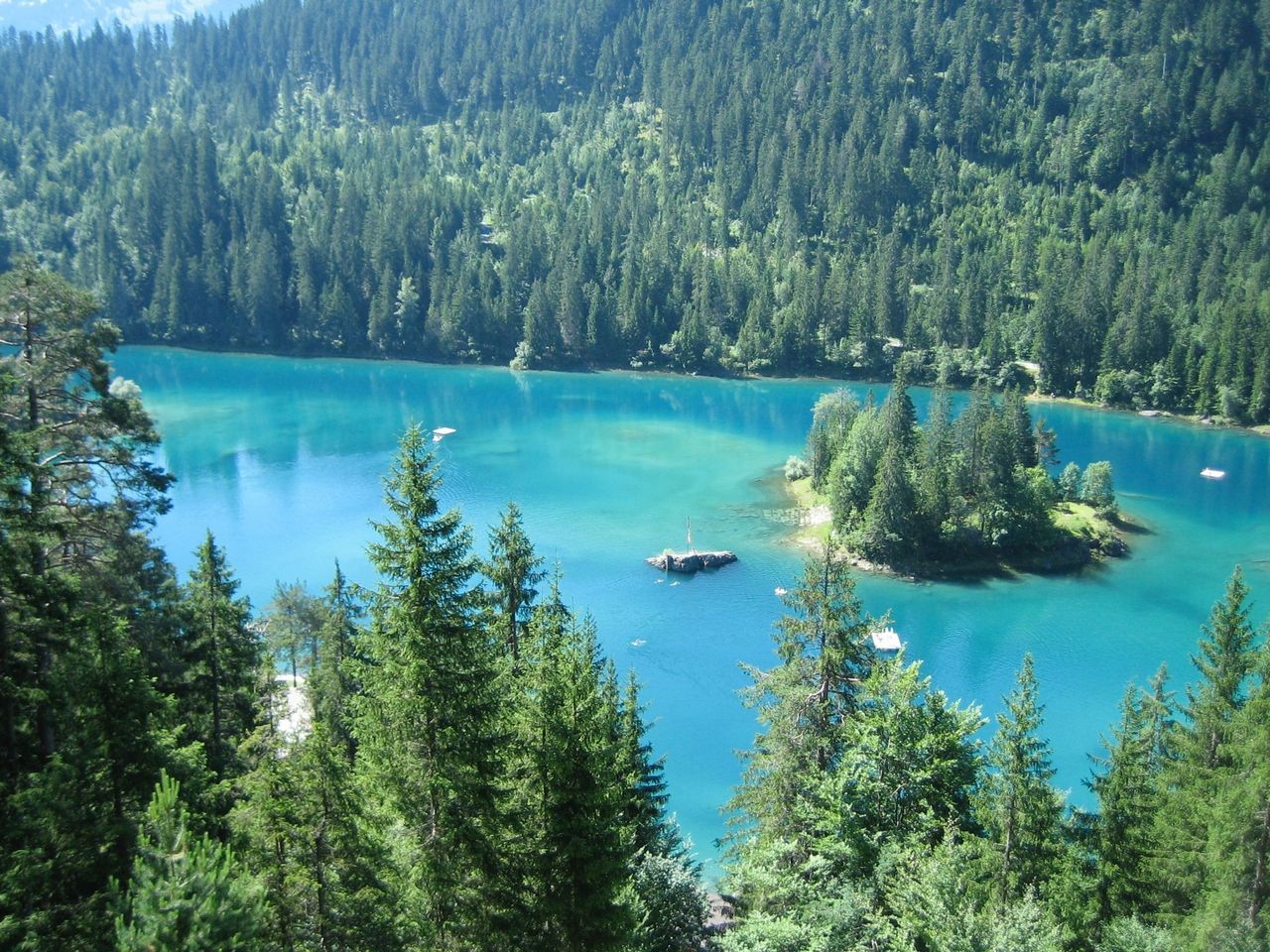 Ab St. Gallen: Privater Tagesausflug ins Heididorf und zum Caumasee