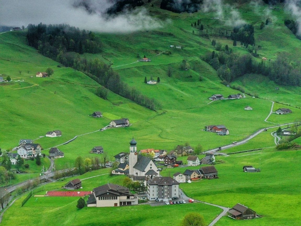 From Zurich: Heidi Swiss Farm Escape luxury day tour