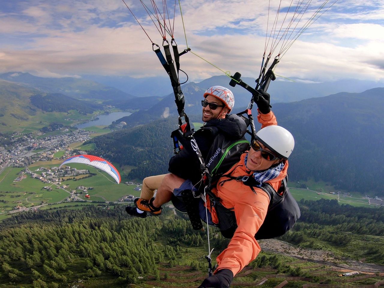 Davos paragliding tandem from Jakobshorn