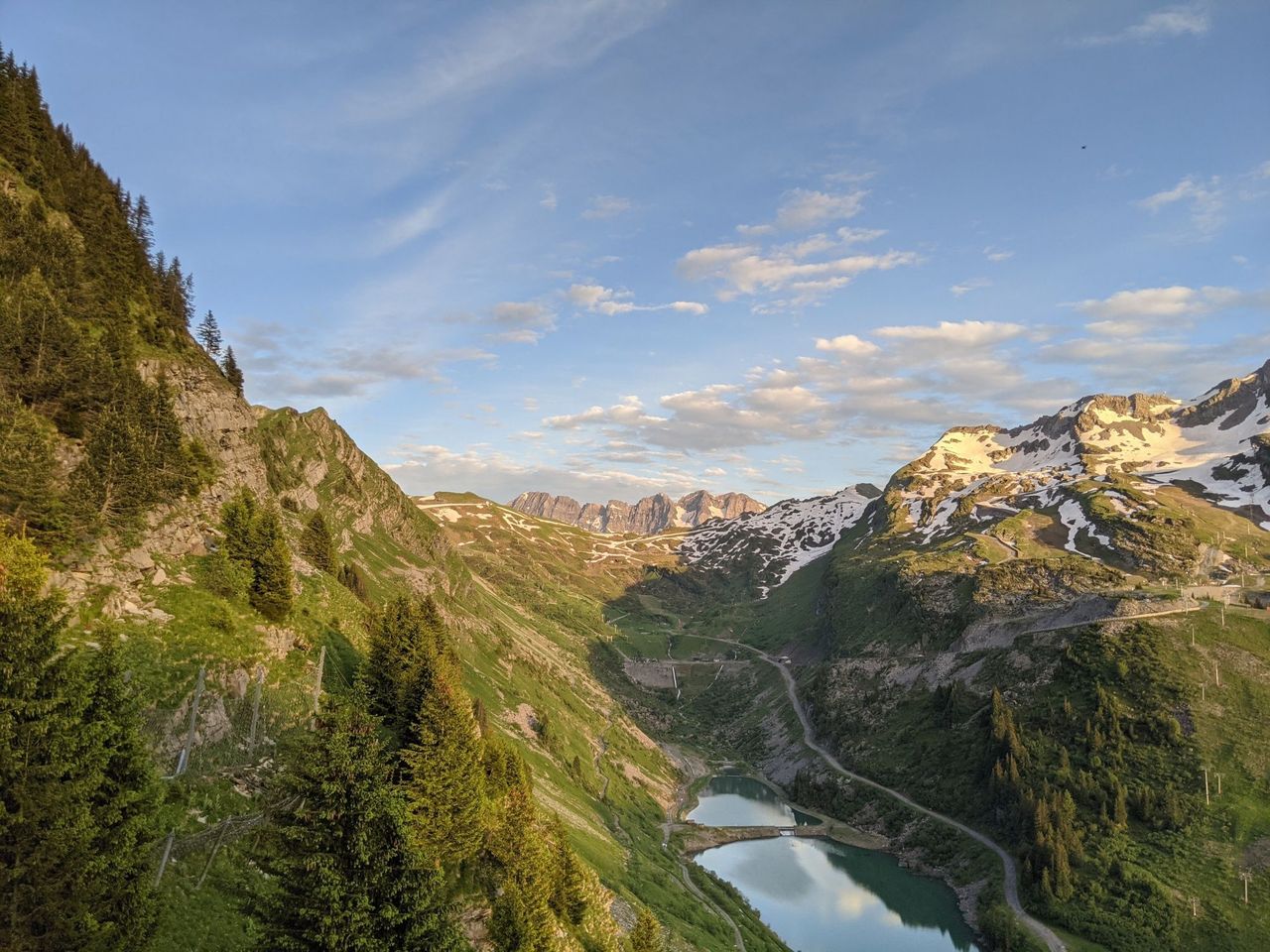 From Geneva or Geneva Airport: transfer to popular places in the French Alps