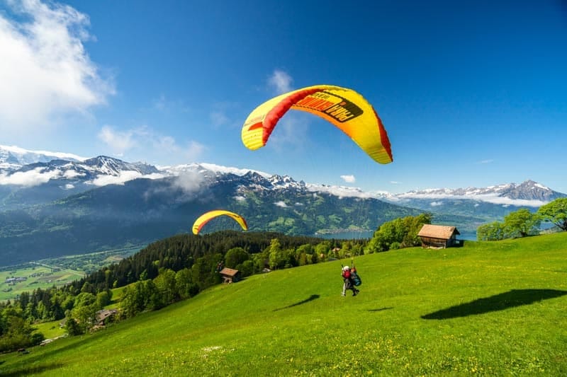 Beatenberg Gleitschirmfliegen Tandem im Sommer ab Interlaken