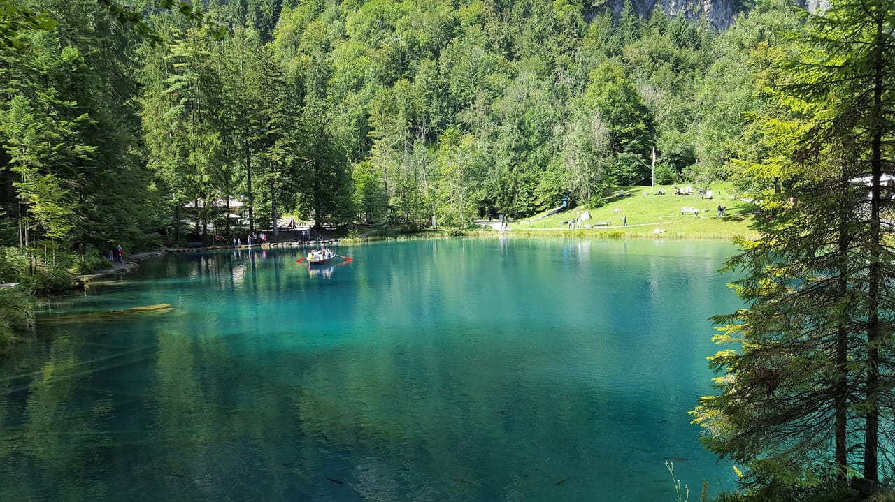 From Interlaken: Day tour of Lake Blausee and Lake Oeschinen