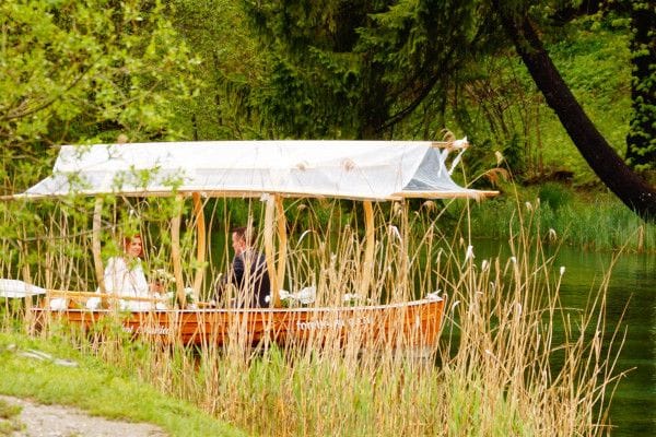 Romantisches Boot Dinner am Forellensee