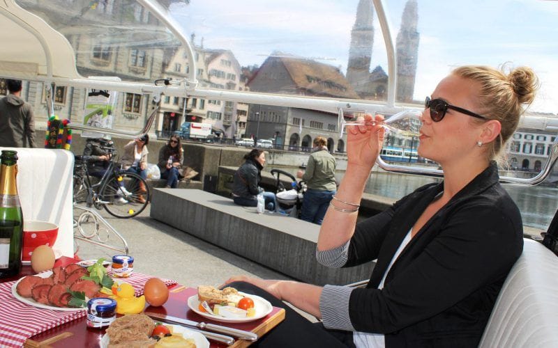 Brunch im E-Tuk Tuk mit Stadtrundfahrt durch Zürich