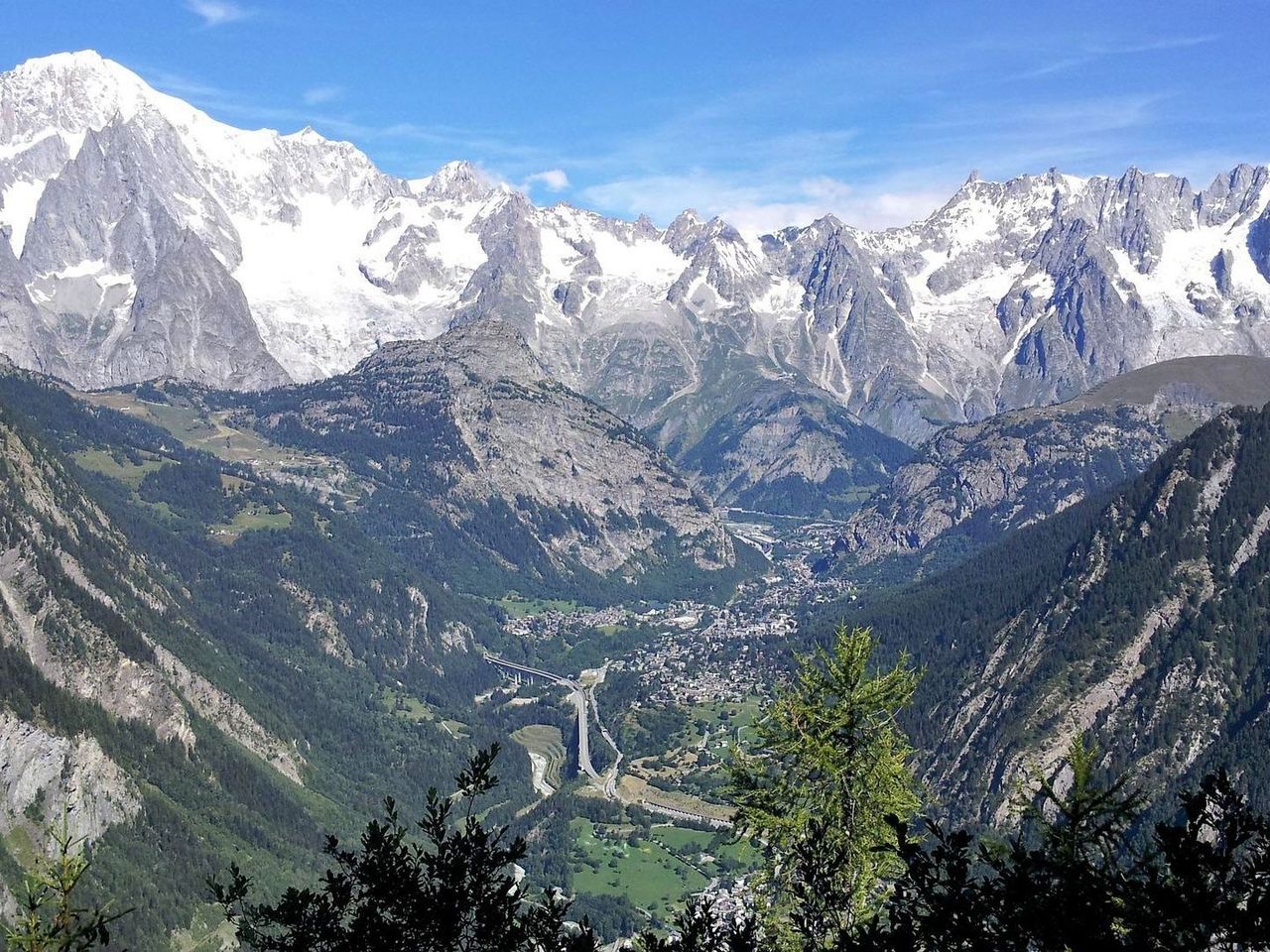 From Geneva or Geneva Airport: transfer to popular places in the French Alps