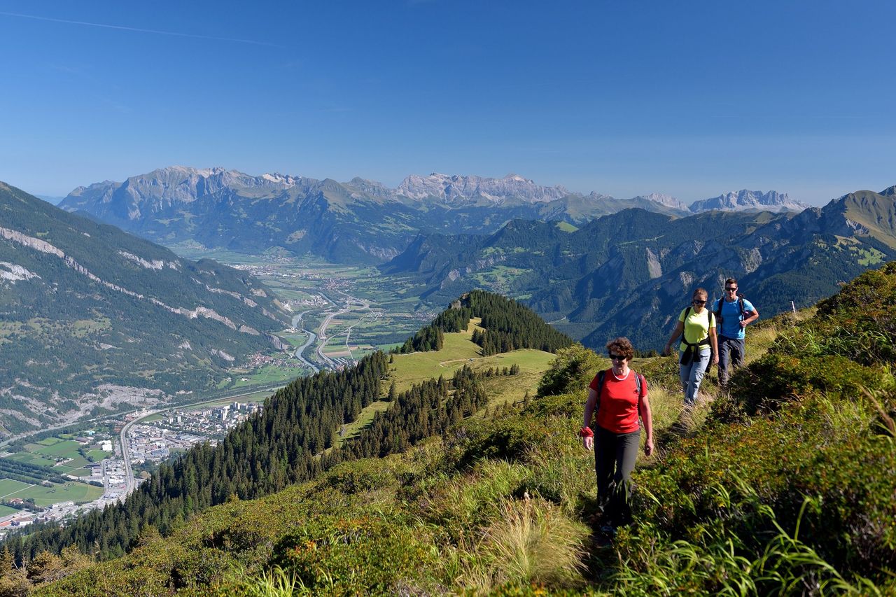 Self-guided enjoyment hike Dreibündenstein from Chur incl. picnic