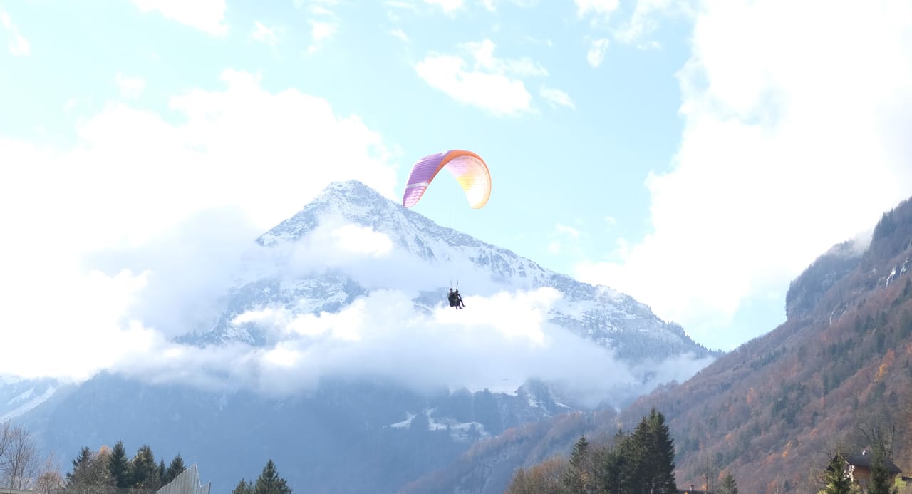 Andermatt Gleitschirmfliegen im Winter