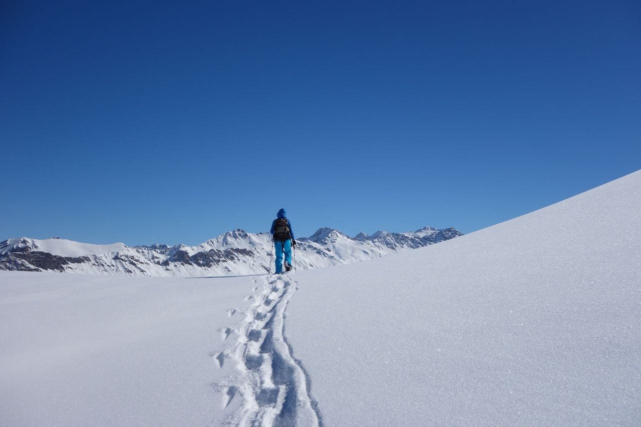 Snowshoe hike Dreibündenstein from Chur incl. special lunch and train ticket