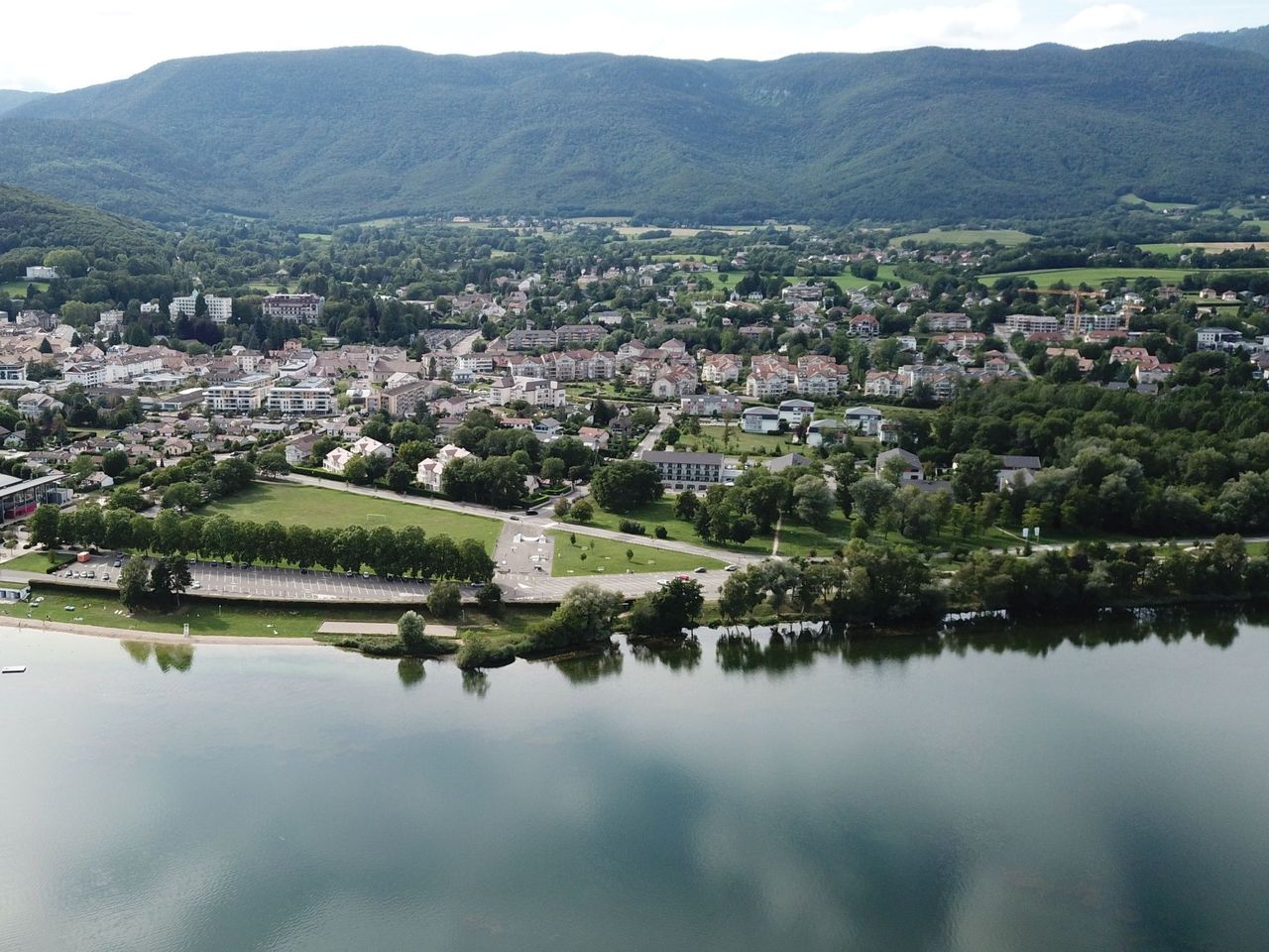 From Geneva or Geneva Airport: transfer to popular places around Lake Geneva